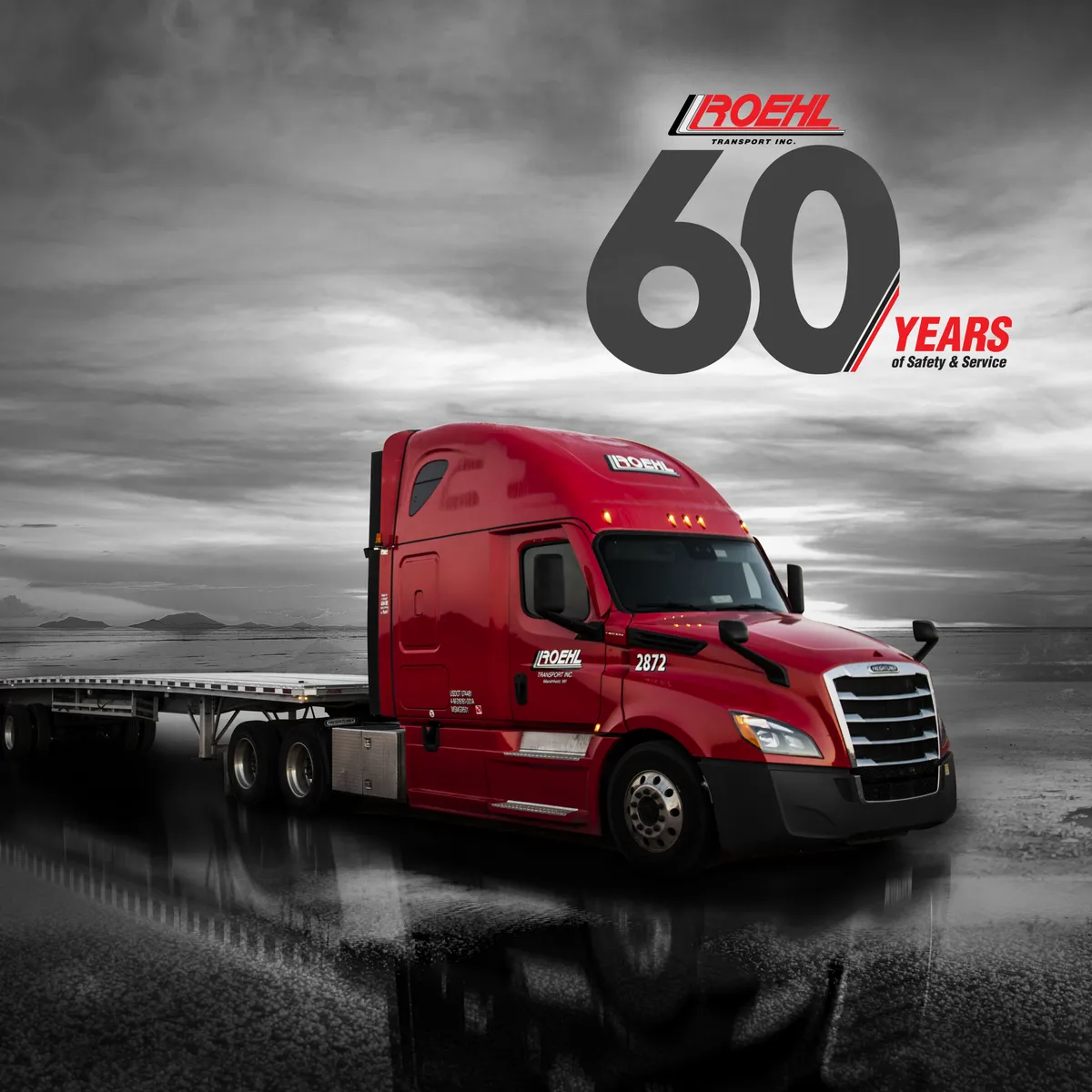 Roehl truck with a flatbed trailer